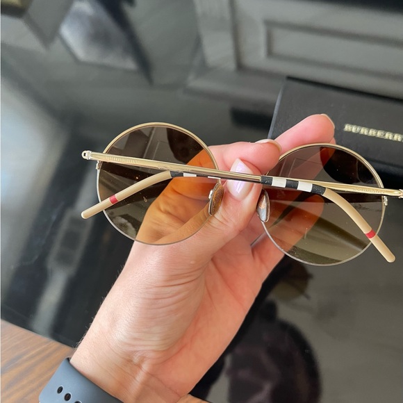 Burberry Pippa Sunglasses - Picture 2 of 6